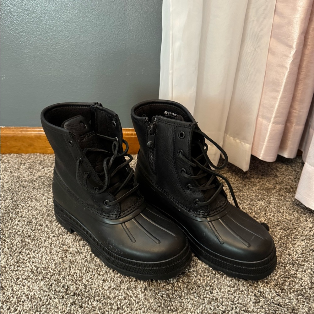 NWT Sperry Sz 6 Black Lace-Up Boots